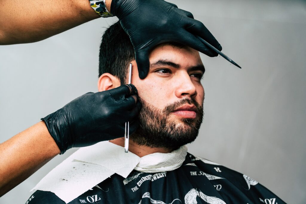 wat is het verschil tussen een barbier en een kapper?