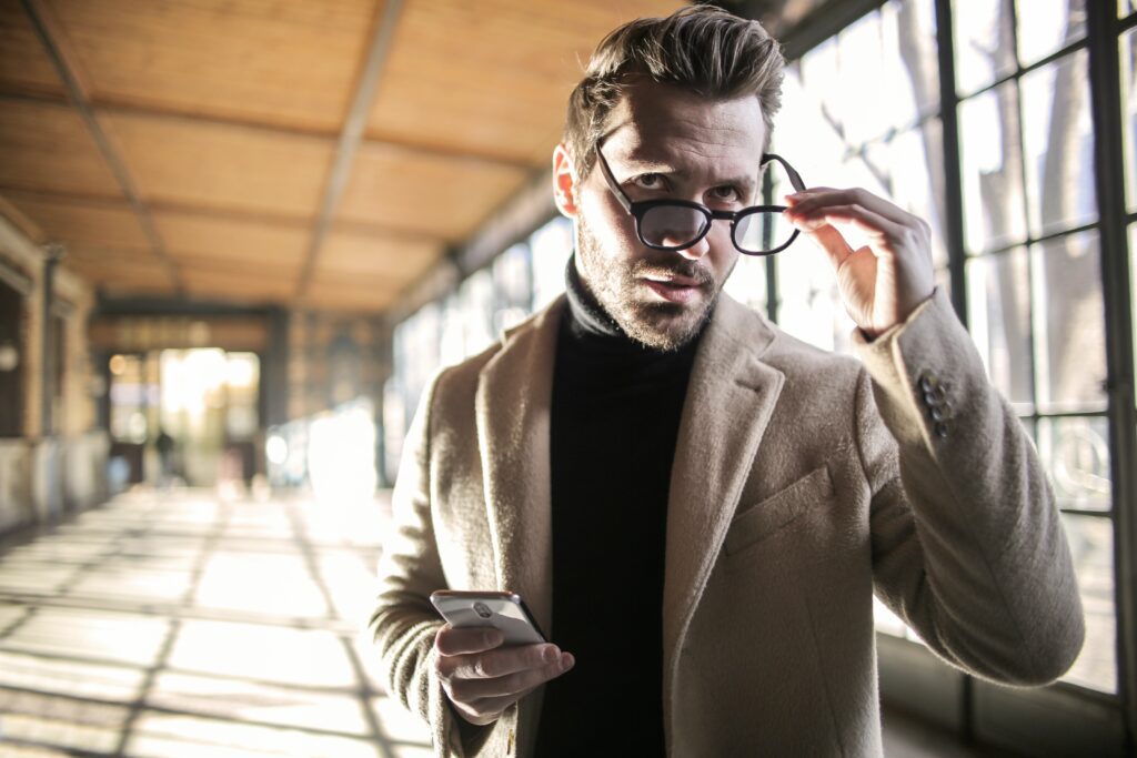 populaire herenkapsels 2021: achterovergekamd